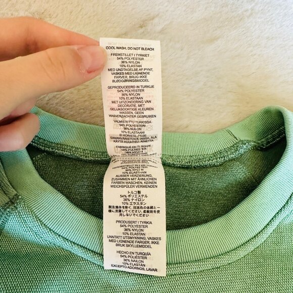 Gymshark Shirt Womens Medium Green Ombre Long Sleeve Crop Top Logo - Picture 4 of 11